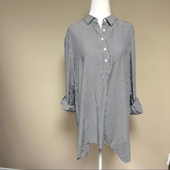 👠J jill grey and white striped top button down top. L - Picture 2 of 6